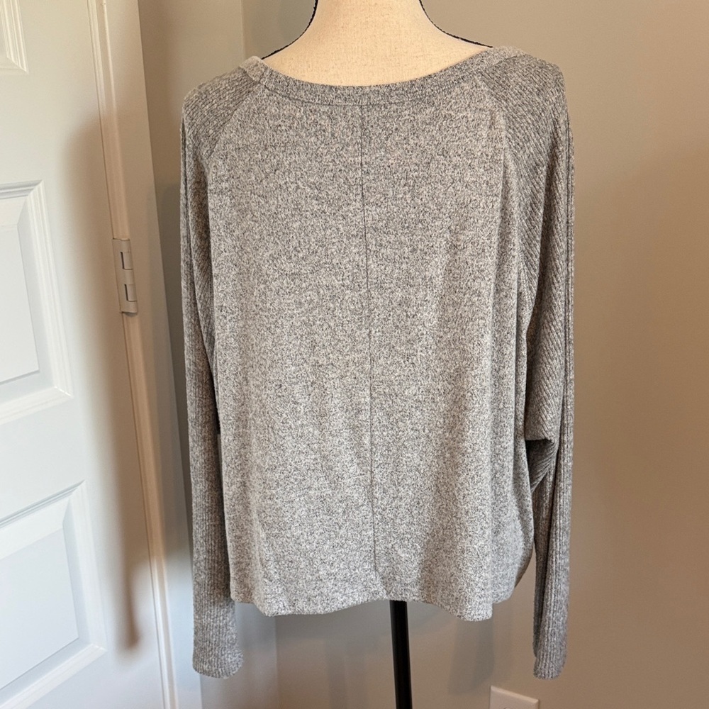 Lulu's Heather Gray V-Neck Super Soft Top - Picture 2 of 4